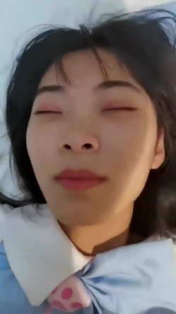 漂亮妹子 没拍你脸 不要 啊啊 轻点 小情侣还挺会玩 操个逼还cos轻SM 截图3