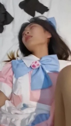 漂亮妹子 没拍你脸 不要 啊啊 轻点 小情侣还挺会玩 操个逼还cos轻SM 截图5
