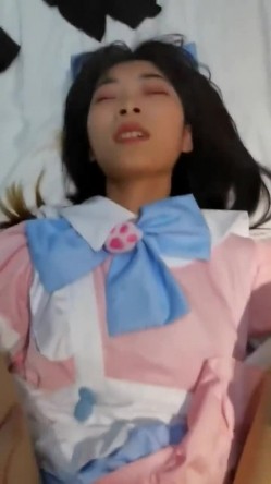 漂亮妹子 没拍你脸 不要 啊啊 轻点 小情侣还挺会玩 操个逼还cos轻SM 截图6