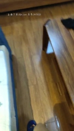 极品美乳00年小骚骚学妹约炮楼上邻家哥哥啪啪干炮 翘美臀后入猛烈撞击 干太猛射玩了套套流逼里了 截图1