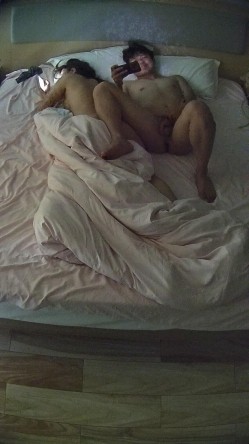 酒店偷拍大学生开房过夜中午醒来干一炮下面吃饱叫个外卖吃 截图11