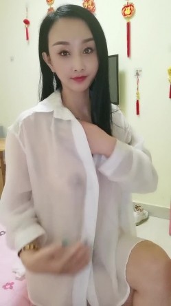 妩媚的性感阿姨 性福狐狸 ，熟透了的骚穴、豪乳，自慰插淫穴，鲍鱼湿透了的汁液，娇喘呻吟好勾引人！ 截图2