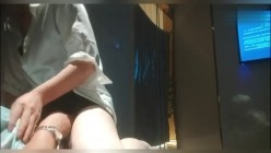 【足疗店勾搭技师美少妇】“你别到处去说”女技师献身客户，直接包房大屁股后入，紧张又刺激 截图3