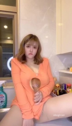 抖音26万粉微胖巨奶女神周大萌被网友认出是老网红k8傲娇萌萌被迫消失86部新版大胆收费自拍流出 截图14