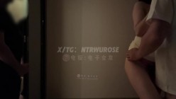 推特新晋高质量NTR绿帽夫妻明星颜值极品人妻「ROSEWU」老公一边撸管，一边近距离欣赏老婆被操的样子，轮流享用妻子骚穴 截图15