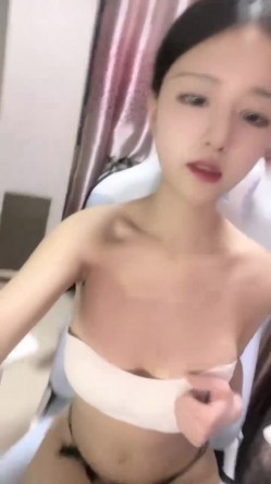 极品绿播女神下海~【娜美】，天然美乳~特写掰穴~挑逗诱惑，迷人的小洞洞张开了 截图2
