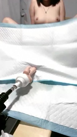 萝莉小仙仙 ️这种身材这种颜值~真没得说~炮机加速挡位狂插淫穴~表情炸裂哭不出眼泪~白浆泛滥 ️里面全是水~啊啊啊！ 截图4