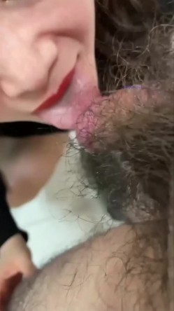 超顶反差婊少妇公务员美熟女【蓝阿姨】厚厚的红唇显得无比性感，口交舌功了得 截图10