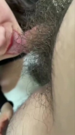 超顶反差婊少妇公务员美熟女【蓝阿姨】厚厚的红唇显得无比性感，口交舌功了得 截图14