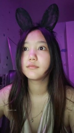 重磅！女神连素颜都美到炸~【鱼妈】自慰狂喷水！无限狂喷~ 这逼又肥又粉，水龙头！ 截图2
