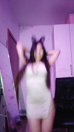 重磅！女神连素颜都美到炸~【鱼妈】自慰狂喷水！无限狂喷~ 这逼又肥又粉，水龙头！ 截图5