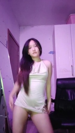 重磅！女神连素颜都美到炸~【鱼妈】自慰狂喷水！无限狂喷~ 这逼又肥又粉，水龙头！ 截图6