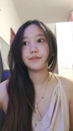 重磅！女神连素颜都美到炸~【鱼妈】自慰狂喷水！无限狂喷~ 这逼又肥又粉，水龙头！ 截图7