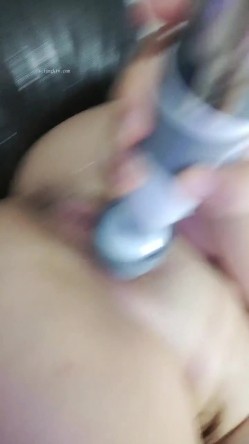 重磅！女神连素颜都美到炸~【鱼妈】自慰狂喷水！无限狂喷~ 这逼又肥又粉，水龙头！ 截图14