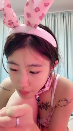 阿黑颜小母狗，舞蹈女学生【06年美少女】道具狂插自慰，首次啪啪 截图6