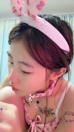 阿黑颜小母狗，舞蹈女学生【06年美少女】道具狂插自慰，首次啪啪 截图7