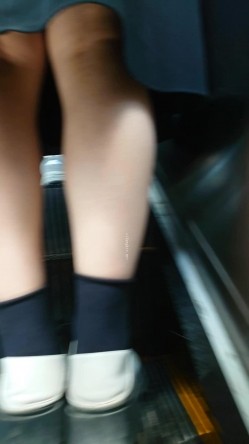 人妻熟女控必备！天生妖娆风骚脸淫荡骚妻【小愤青】露脸性爱自拍视图集，大白天街边车震居家各种啪啪相当反差 截图5