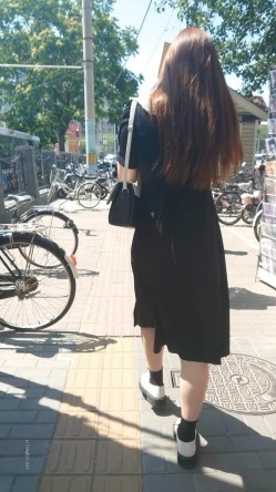 人妻熟女控必备！天生妖娆风骚脸淫荡骚妻【小愤青】露脸性爱自拍视图集，大白天街边车震居家各种啪啪相当反差 截图9