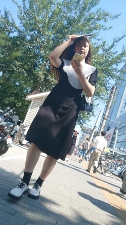 人妻熟女控必备！天生妖娆风骚脸淫荡骚妻【小愤青】露脸性爱自拍视图集，大白天街边车震居家各种啪啪相当反差 截图12
