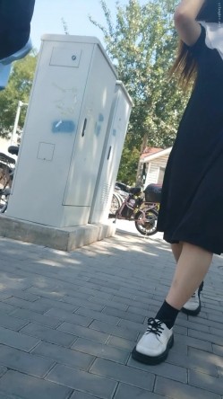 人妻熟女控必备！天生妖娆风骚脸淫荡骚妻【小愤青】露脸性爱自拍视图集，大白天街边车震居家各种啪啪相当反差 截图13