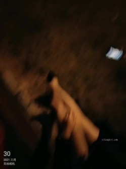 “鸡巴好硬~我要来高潮了”对话超淫荡，顶级骚母狗大奶妖媚【雪儿】群福利，户外车震3P淫声浪语骚得离谱 截图2