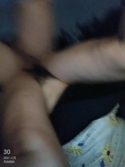“鸡巴好硬~我要来高潮了”对话超淫荡，顶级骚母狗大奶妖媚【雪儿】群福利，户外车震3P淫声浪语骚得离谱 截图13