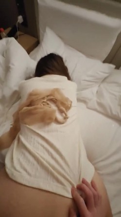 推特极品人形小母狗【Cc重制版】绝版福利，花式调教露出肛塞口交M腿狗链吃烟灰喝尿 截图2