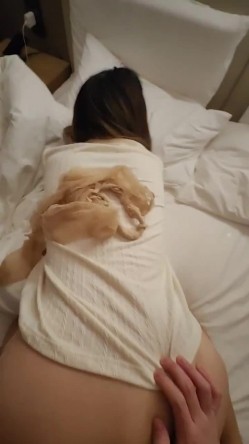推特极品人形小母狗【Cc重制版】绝版福利，花式调教露出肛塞口交M腿狗链吃烟灰喝尿 截图3