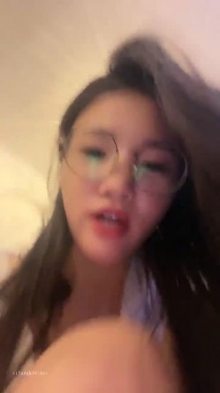 新人！御姐下海！好漂亮好性感，【丝袜控】，20岁湖南小美女，眼镜控的兄弟不要错过，嘟嘴抠逼，流鼻血了 截图10