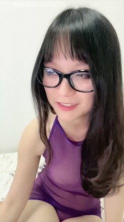 ️新人眼镜校花 十个眼镜九个骚 闷骚型丝袜大长腿舌钉口爆啪啪 截图8