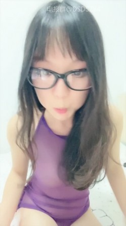 ️新人眼镜校花 十个眼镜九个骚 闷骚型丝袜大长腿舌钉口爆啪啪 截图13