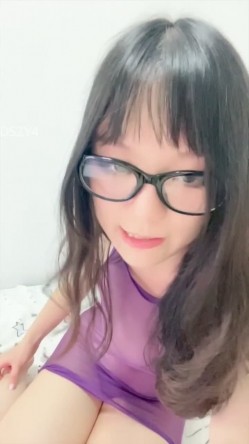 ️新人眼镜校花 十个眼镜九个骚 闷骚型丝袜大长腿舌钉口爆啪啪 截图14