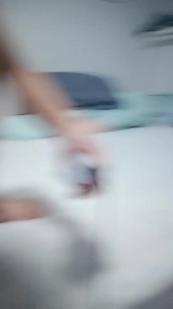 小哥风骚女友，全程露脸让小哥双指抠逼干的哇哇叫，激情上位压在身下爆草抽插，内射中出掰开给狼友看小洞洞 截图14