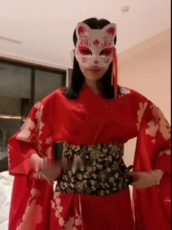 美术老师兼秀人网女神模特【一颗甜蛋黄a】土豪私人订制露三点假屌自慰反差类型的宝藏女孩 截图1