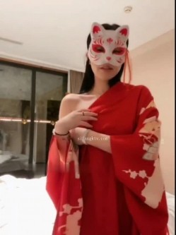美术老师兼秀人网女神模特【一颗甜蛋黄a】土豪私人订制露三点假屌自慰反差类型的宝藏女孩 截图3