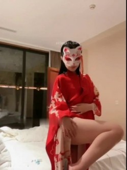 美术老师兼秀人网女神模特【一颗甜蛋黄a】土豪私人订制露三点假屌自慰反差类型的宝藏女孩 截图7