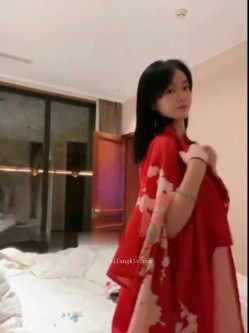 美术老师兼秀人网女神模特【一颗甜蛋黄a】土豪私人订制露三点假屌自慰反差类型的宝藏女孩 截图16