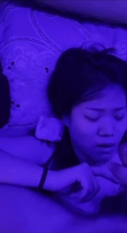 清纯学生妹和男友啪啪视图流出,生活照、校园照荤素搭配 截图3