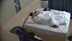 主题酒店 清纯眼镜小妹睡醒之后 情趣套装一换窗帘一拉 大战起 别看女生娇小 胸和臀儿挺~不错 截图10