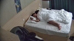 主题酒店 清纯眼镜小妹睡醒之后 情趣套装一换窗帘一拉 大战起 别看女生娇小 胸和臀儿挺~不错 截图16