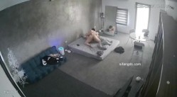 黑客破解家庭网络摄像头偷拍住毛坯房的年轻情侣疯狂做爱有时一天做爱几次 截图4