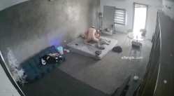黑客破解家庭网络摄像头偷拍住毛坯房的年轻情侣疯狂做爱有时一天做爱几次 截图5