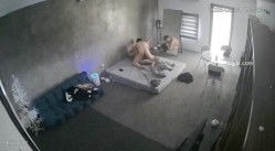 黑客破解家庭网络摄像头偷拍住毛坯房的年轻情侣疯狂做爱有时一天做爱几次 截图14
