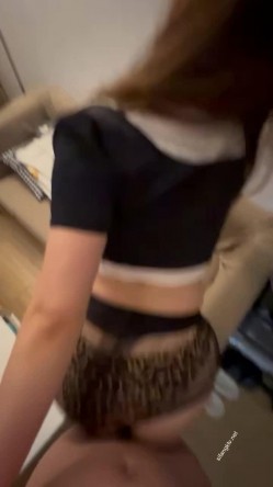 你的女神有钱人的母狗！推特富二代【上海大少爷】订阅性爱私拍，约炮各行各业极品露脸母狗，人生赢家 截图3