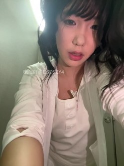 ️极品反差甜妹【lucy2027】表情非常可爱的学生妹趁着没人在教室和厕所自慰 截图9