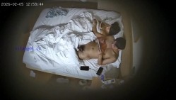 酒店偷拍大学生情侣眼镜男和模特身材女友轮流上位妹子撅起屁股让男友拍照分享 截图10