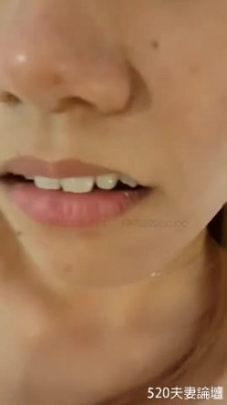 思想开放露脸女大学生【小七酱】疯狂日记，户外人前露出，3P，吞精，内射开心快乐，极度反差 截图11