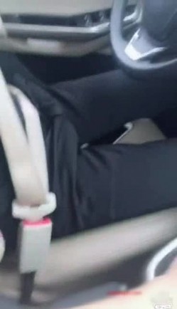 御女范气质短裙大长腿美女荒山野林打电话叫了辆车后才发现没带钱包只能和司机车内激情啪啪肉偿,国语! 截图5