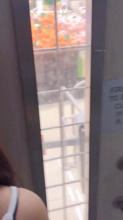 最新万狼求购网红地狱调教大师【狗主人】私拍，多种刺激玩法SM调教滴蜡吃精肛链打桩机 截图10