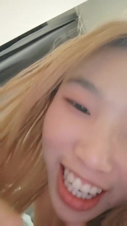 新人19岁学生妹，【婉婉想要】，淫荡的小母狗~无套啪啪~后入拽着头发操，在镜子前看尤物高潮嚎叫 截图8